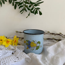 Load image into Gallery viewer, Vintage enamel daffodil mug